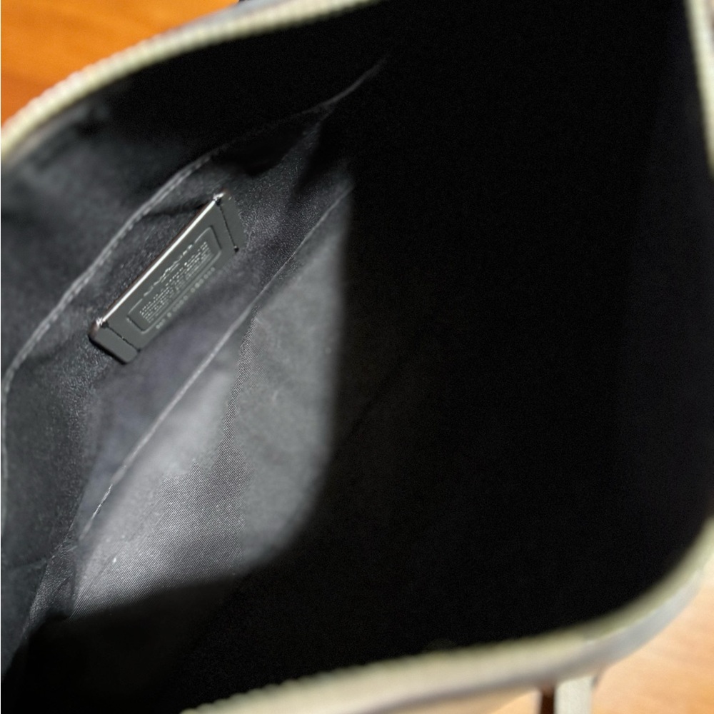Coach gold leather handbag - Picture 13 of 16
